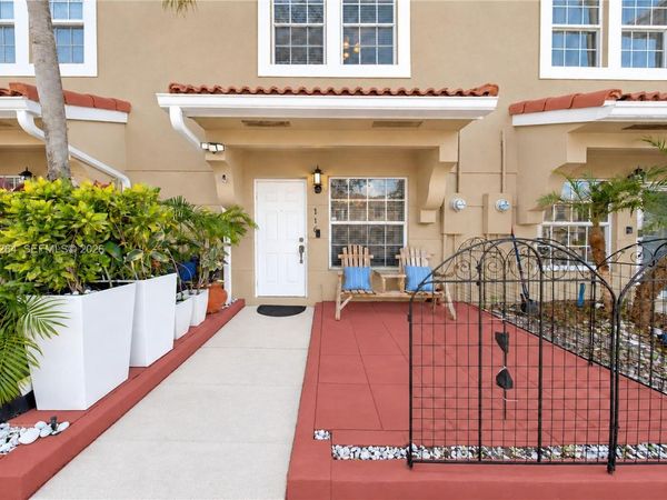 716 SW 122nd Ave , Pembroke Pines, FL 33025