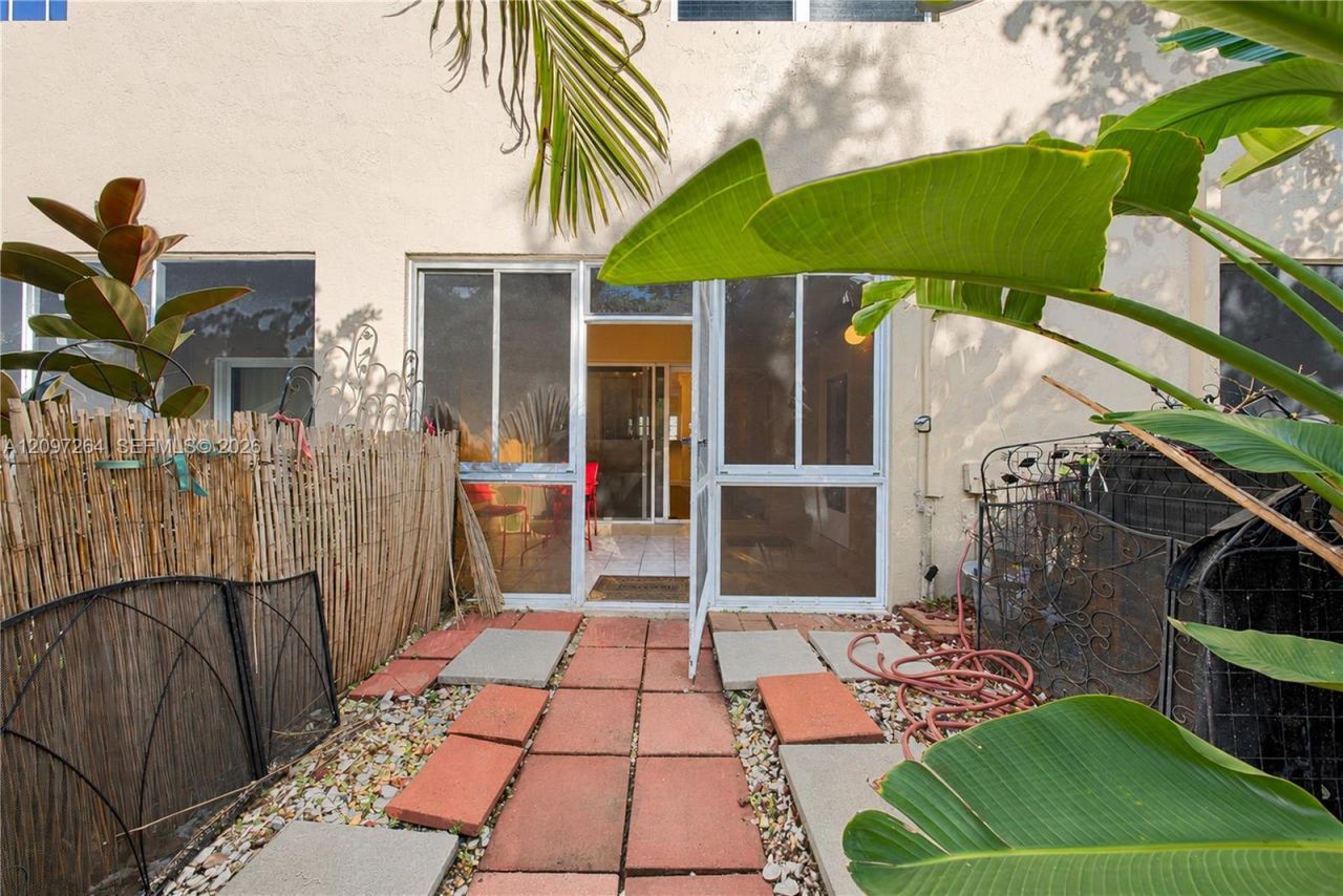 716 SW 122nd Ave, Pembroke Pines, FL 33025 Photo