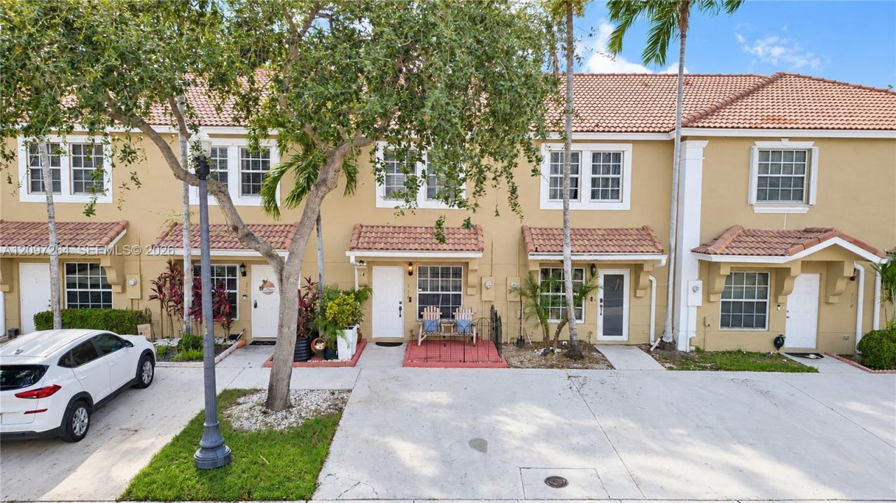 716 SW 122nd Ave, Pembroke Pines, FL 33025 Photo