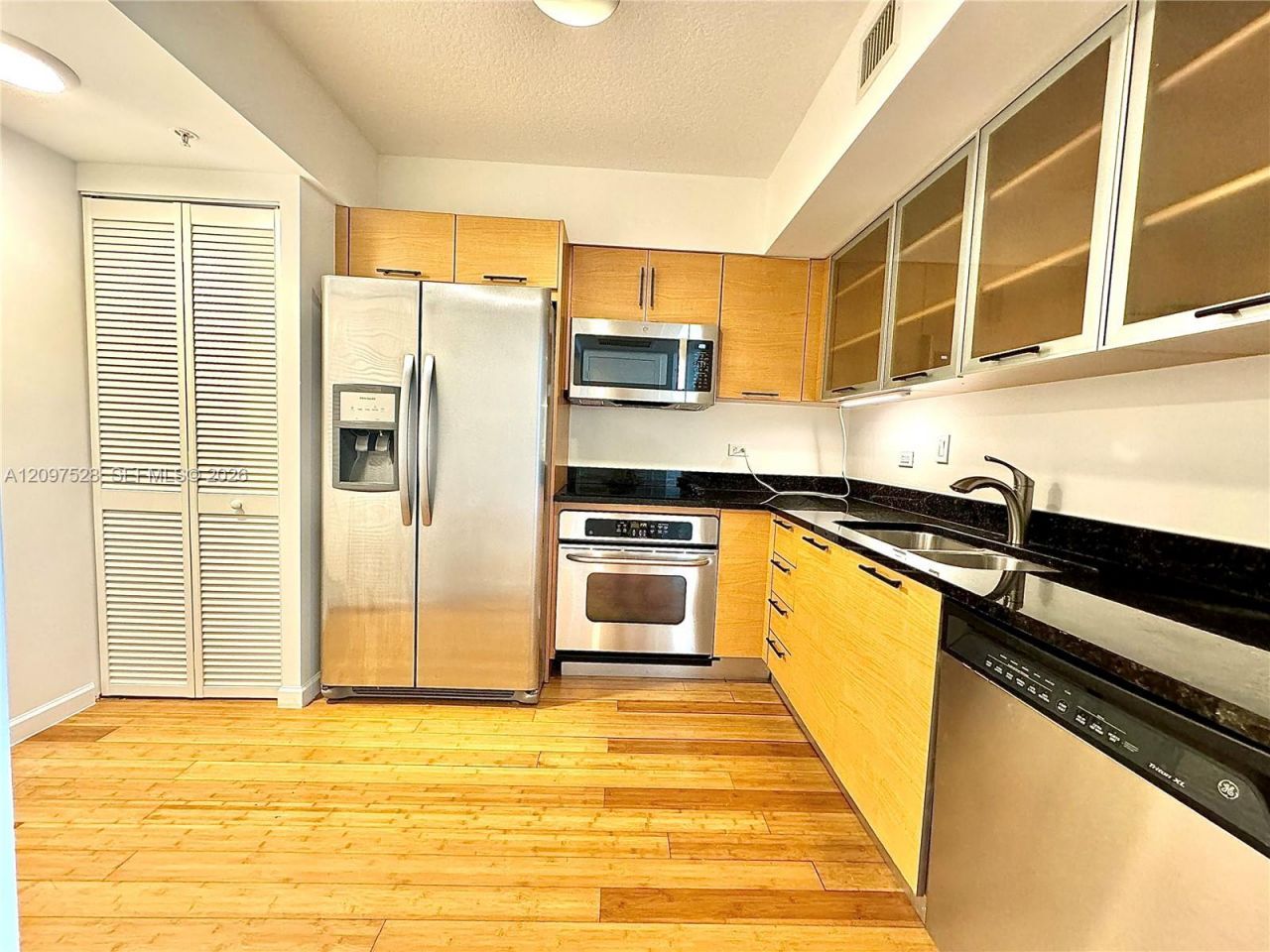 31 SE 5th St , Unit 1708, Miami, FL 33131 Photo