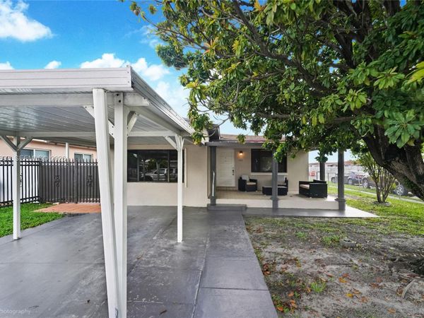 1321 W 2nd Ave , Hialeah, FL 33010