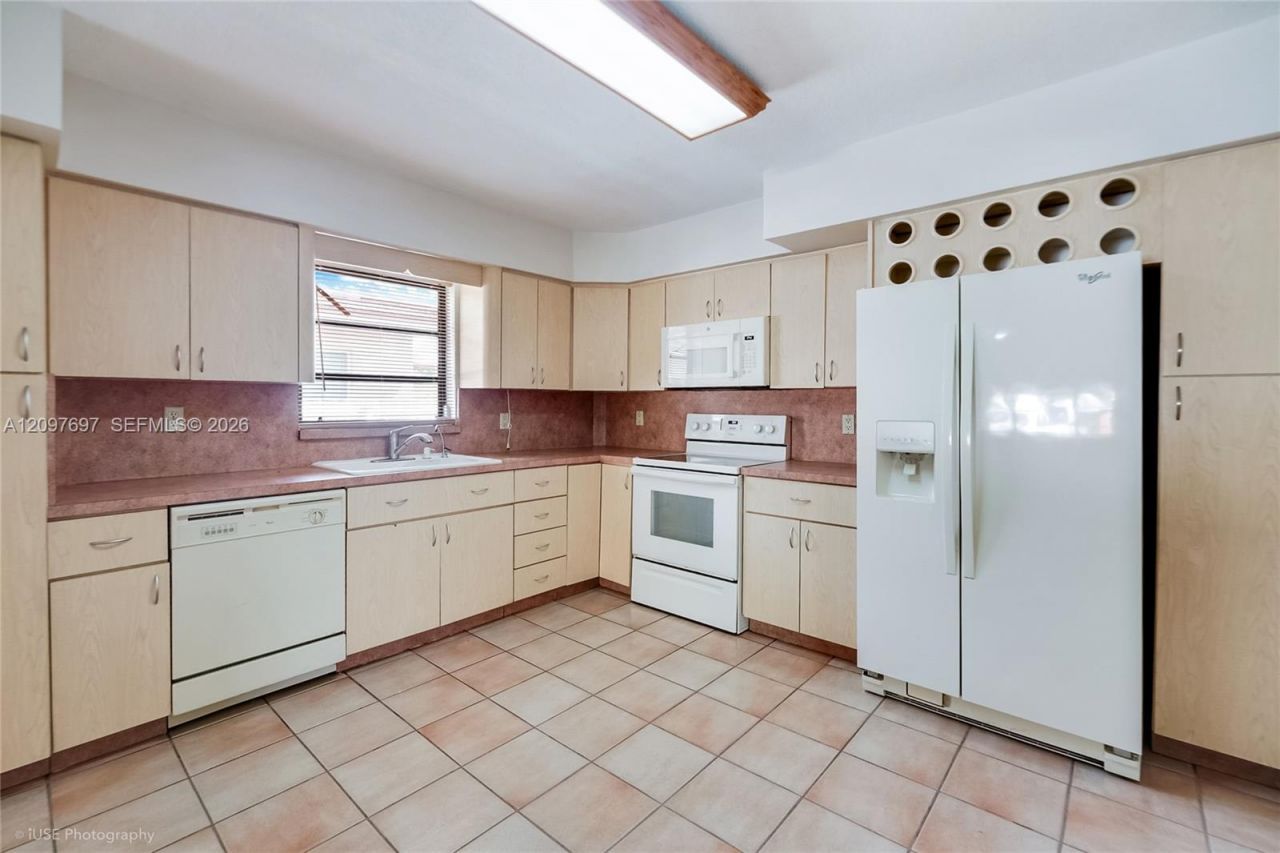 1321 W 2nd Ave , Hialeah, FL 33010 Photo