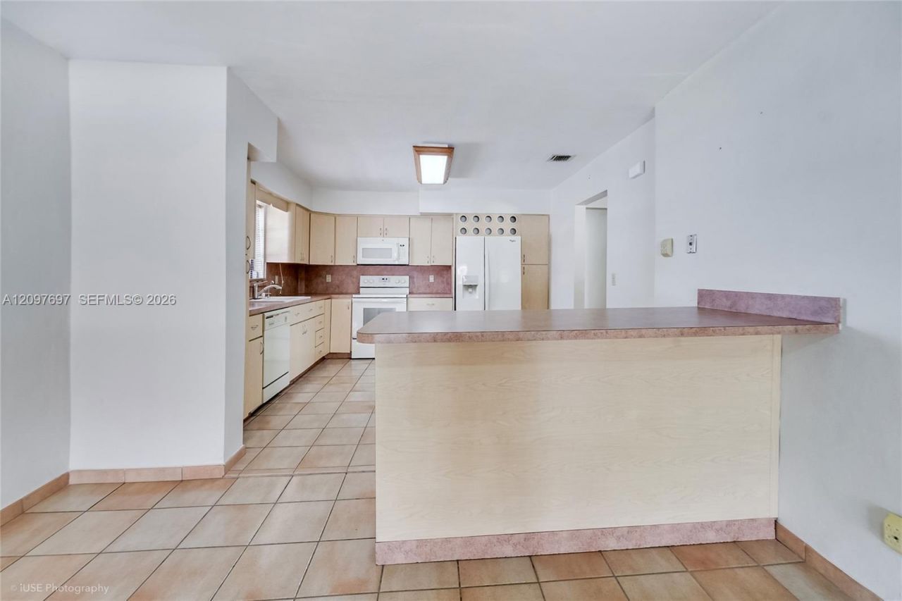 1321 W 2nd Ave , Hialeah, FL 33010 Photo
