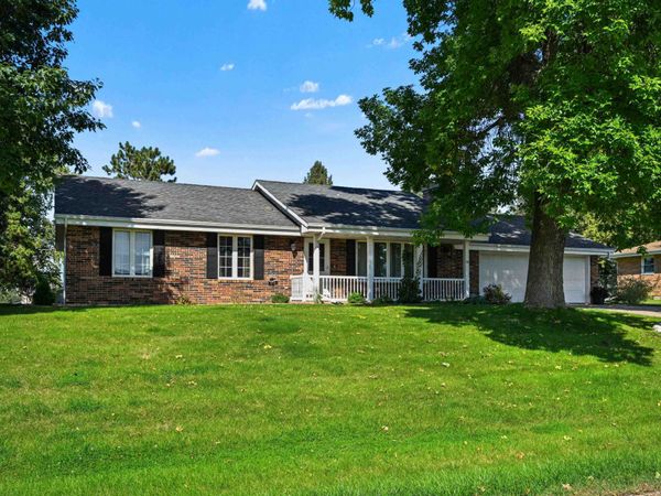360 Highland Drive, East Dubuque, IL 61025