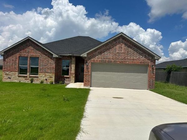 905 Harbor Point Road, Mabank, TX 75156