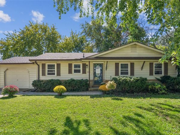 8644 Summit Drive, Clive, IA 50325