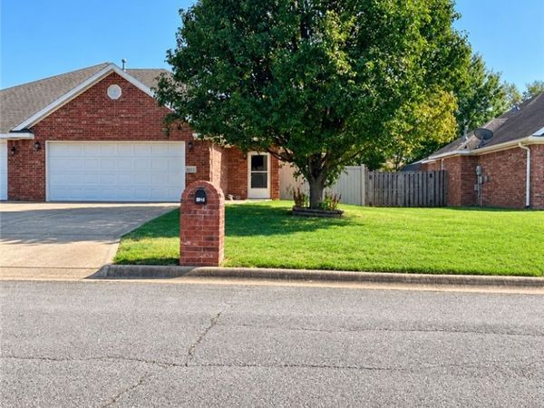 817-2 Hindman Drive , Prairie Grove, AR 72753