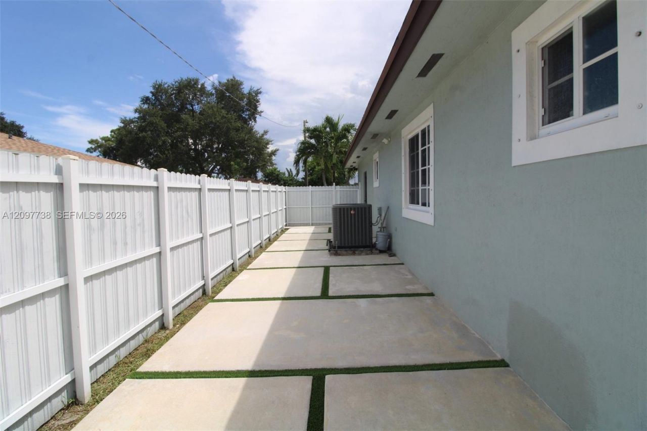 3481 NW 212th St, Miami Gardens, FL 33056 Photo