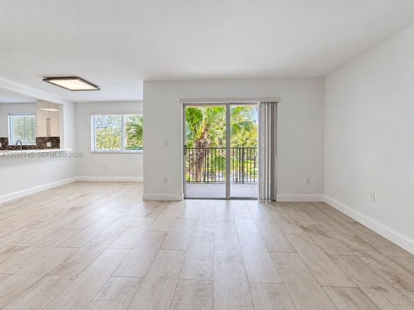 791 N Pine Island Rd, Unit 214, Plantation, FL 33324