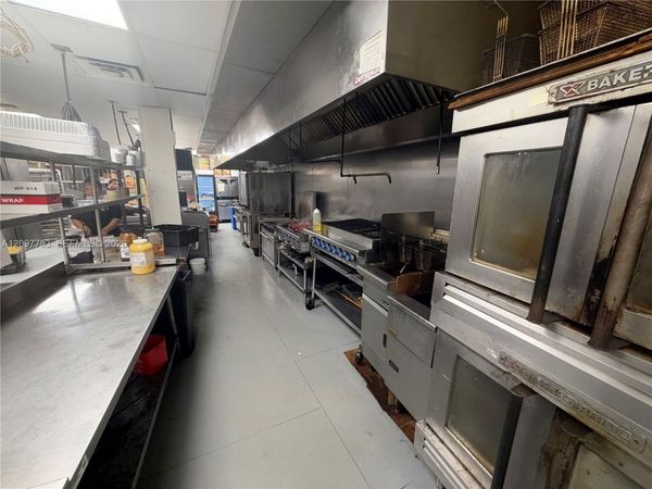 1002 E Newport Center Dr , Deerfield Beach, FL 33442