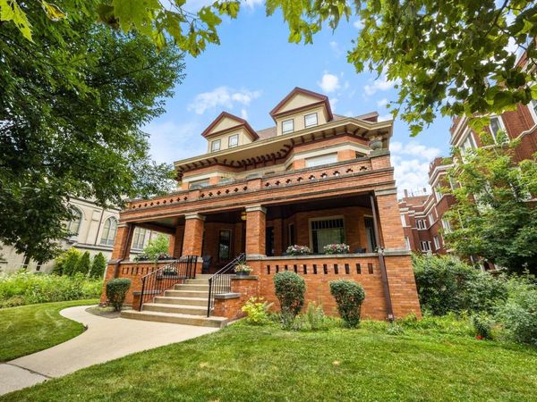 711 Washington Boulevard , Unit 2E, Oak Park, IL 60302