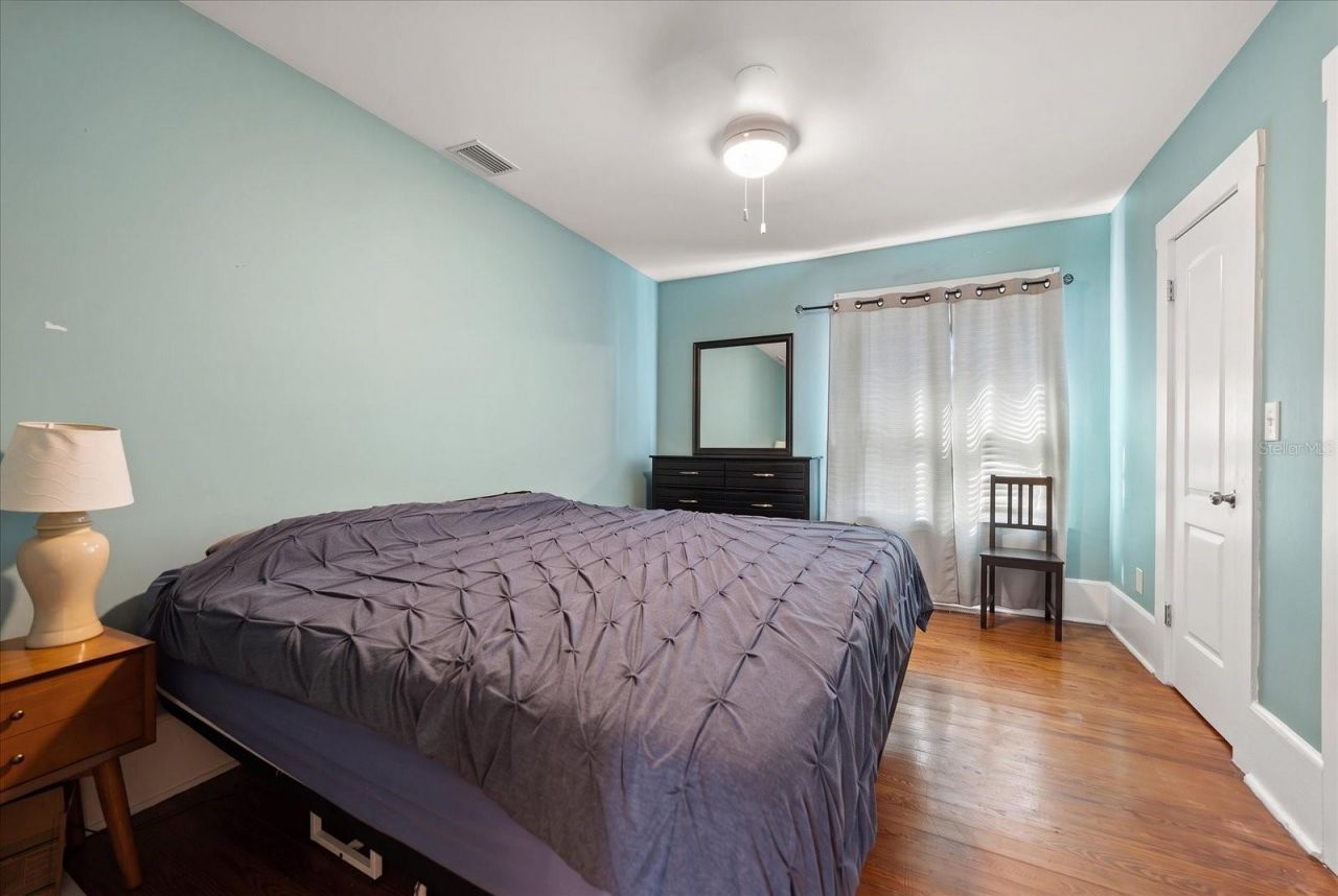 940 Locust Street Ne, Saint Petersburg, FL 33701 Photo
