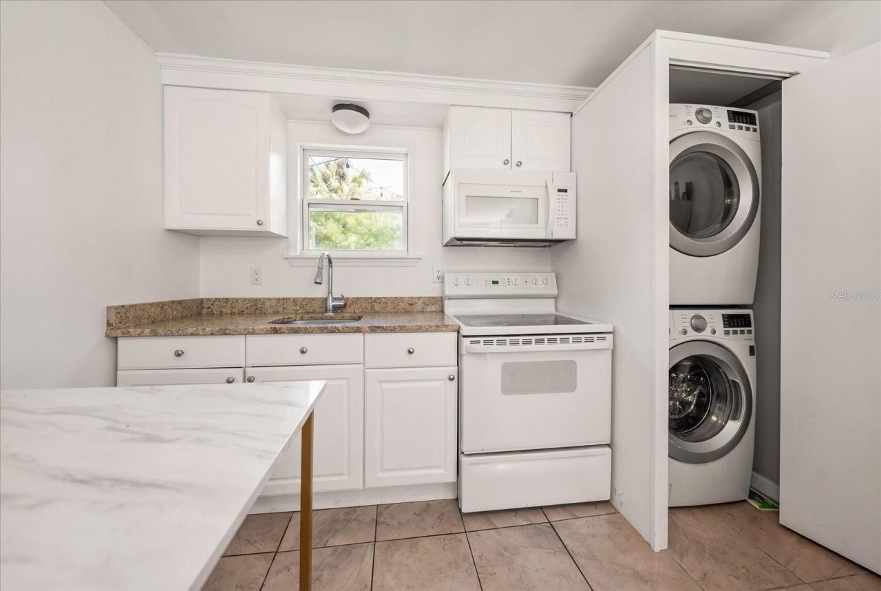 940 Locust Street Ne, Saint Petersburg, FL 33701 Photo