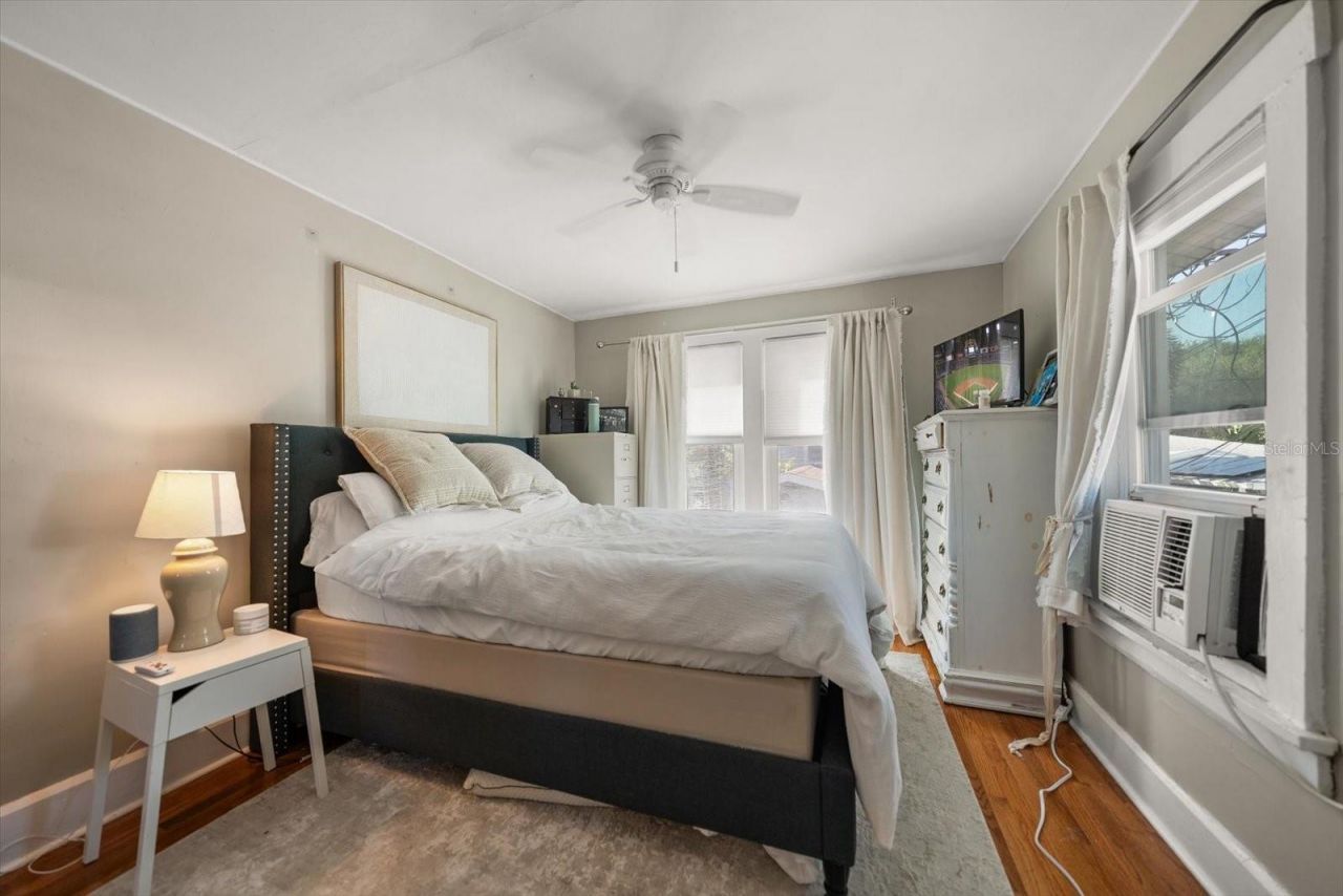 940 Locust Street Ne, Saint Petersburg, FL 33701 Photo