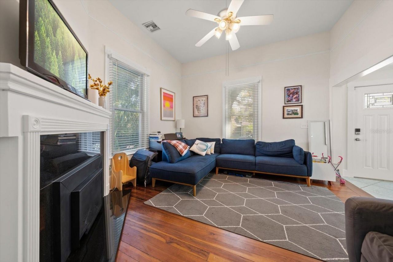 940 Locust Street Ne, Saint Petersburg, FL 33701 Photo