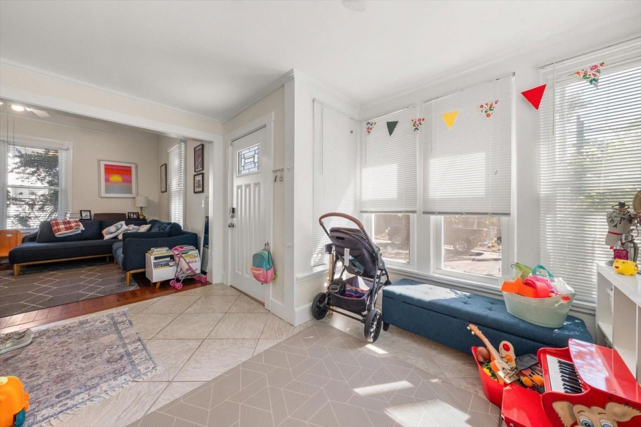 940 Locust Street Ne, Saint Petersburg, FL 33701 Photo