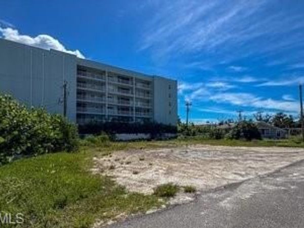 292 Fairweather LN , FORT MYERS BEACH, FL 33931