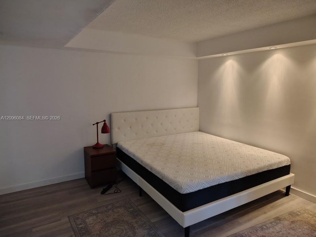 6039 Collins Ave, Unit 1710, Miami Beach, FL 33140 Photo