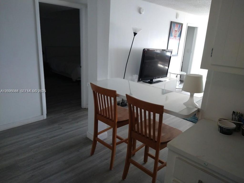 6039 Collins Ave, Unit 1710, Miami Beach, FL 33140 Photo