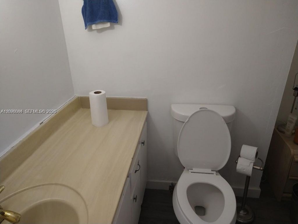 6039 Collins Ave, Unit 1710, Miami Beach, FL 33140 Photo