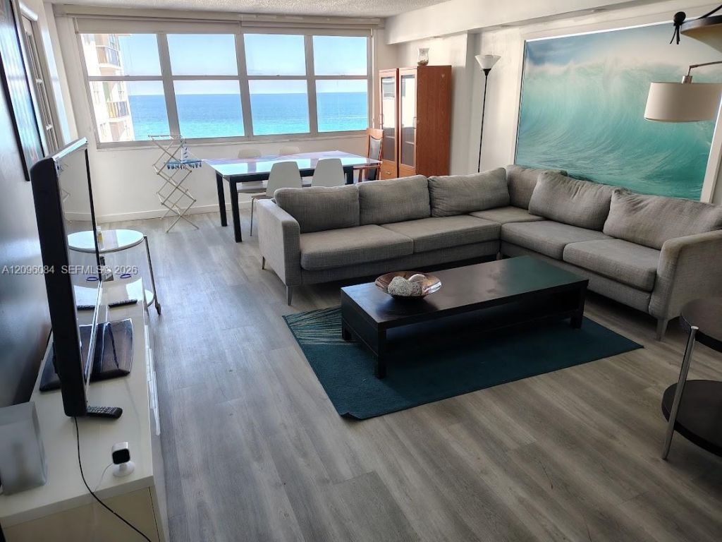 6039 Collins Ave, Unit 1710, Miami Beach, FL 33140 Photo