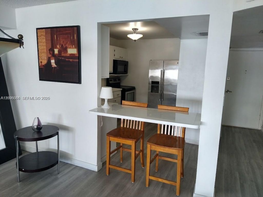 6039 Collins Ave, Unit 1710, Miami Beach, FL 33140 Photo