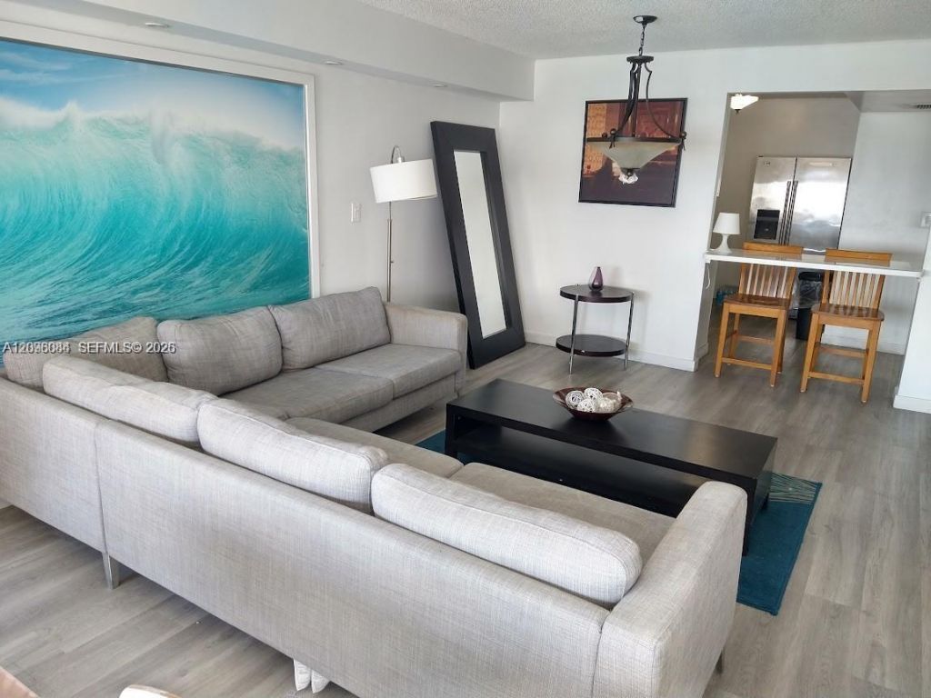 6039 Collins Ave, Unit 1710, Miami Beach, FL 33140 Photo