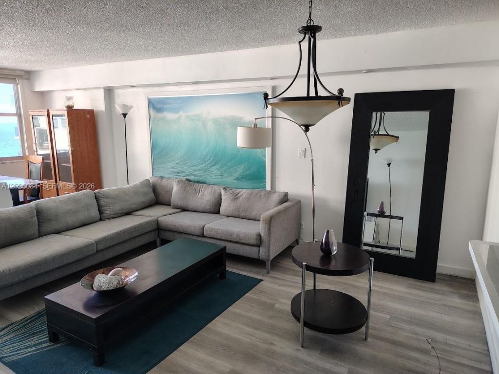 6039 Collins Ave, Unit 1710, Miami Beach, FL 33140 Photo
