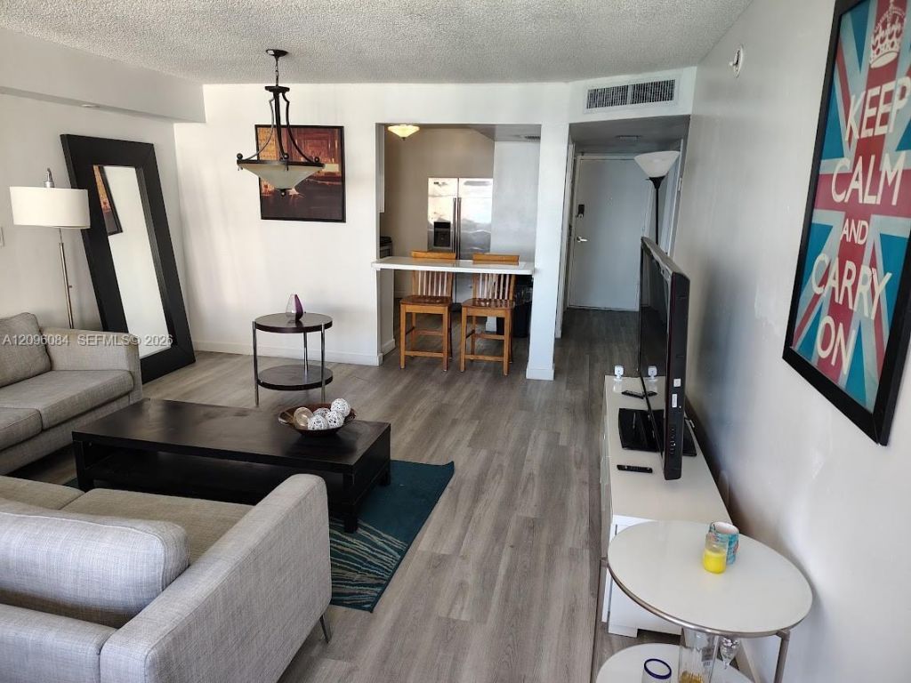 6039 Collins Ave, Unit 1710, Miami Beach, FL 33140 Photo