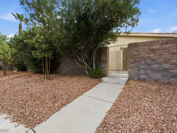 2261 Tall Pine Drive , Las Vegas, NV 89108