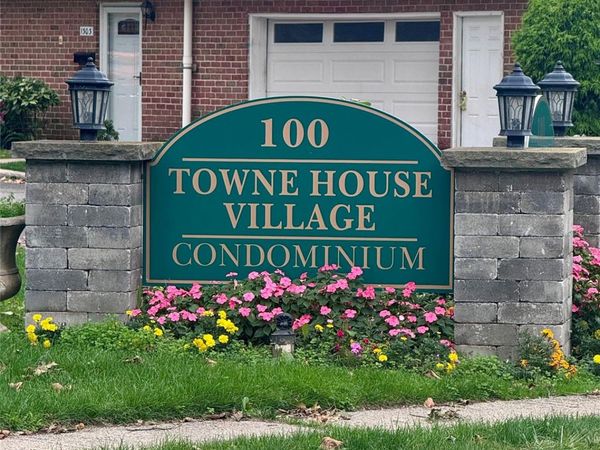 502 Towne House Village, Hauppauge, NY 11749