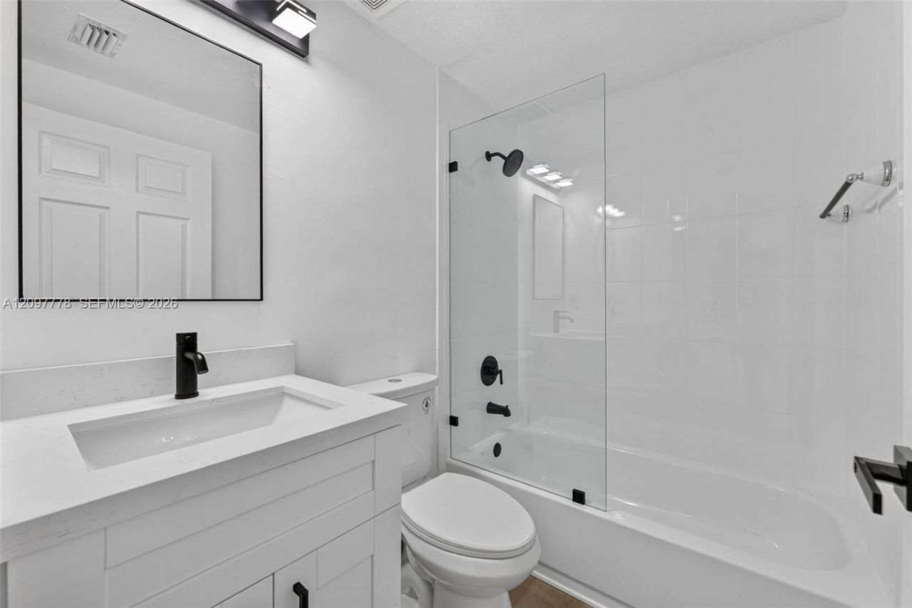 8520 NW 139th Ter , Unit 1607, Miami Lakes, FL 33016 Photo