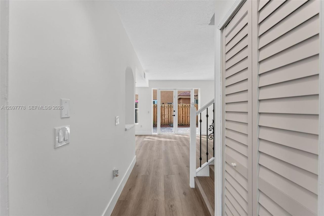 8520 NW 139th Ter , Unit 1607, Miami Lakes, FL 33016 Photo