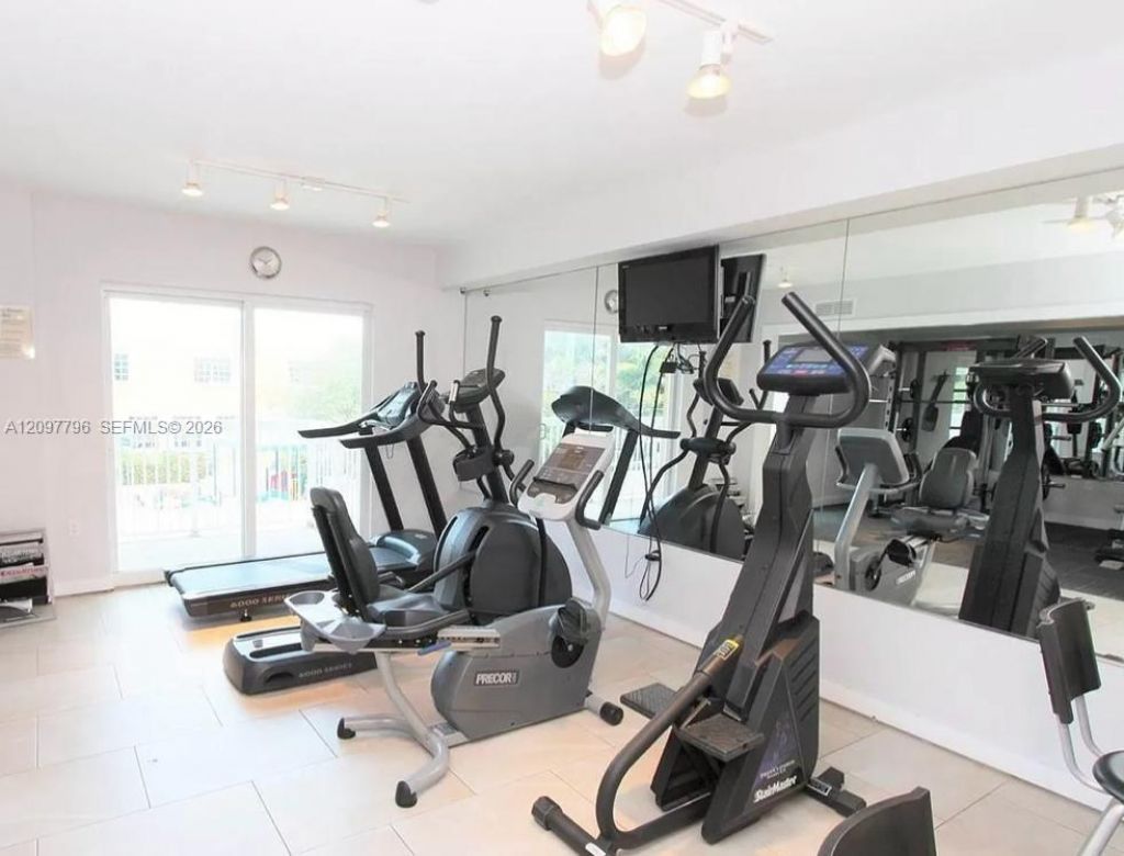 2740 SW 28th Ter, Unit 403, Coconut Grove, FL 33133 Photo