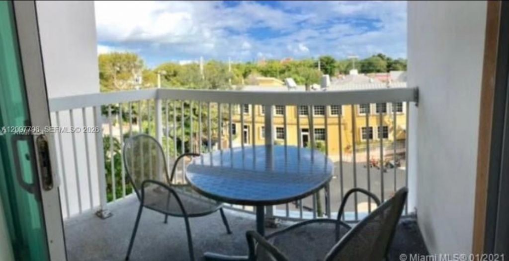 2740 SW 28th Ter, Unit 403, Coconut Grove, FL 33133 Photo