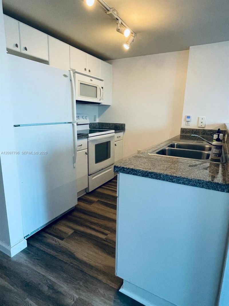 2740 SW 28th Ter, Unit 403, Coconut Grove, FL 33133 Photo