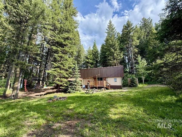 8 Kathleen Way, Cascade, ID 83611