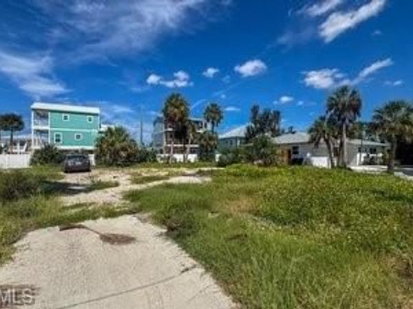131 Mid Island DR , FORT MYERS BEACH, FL 33931