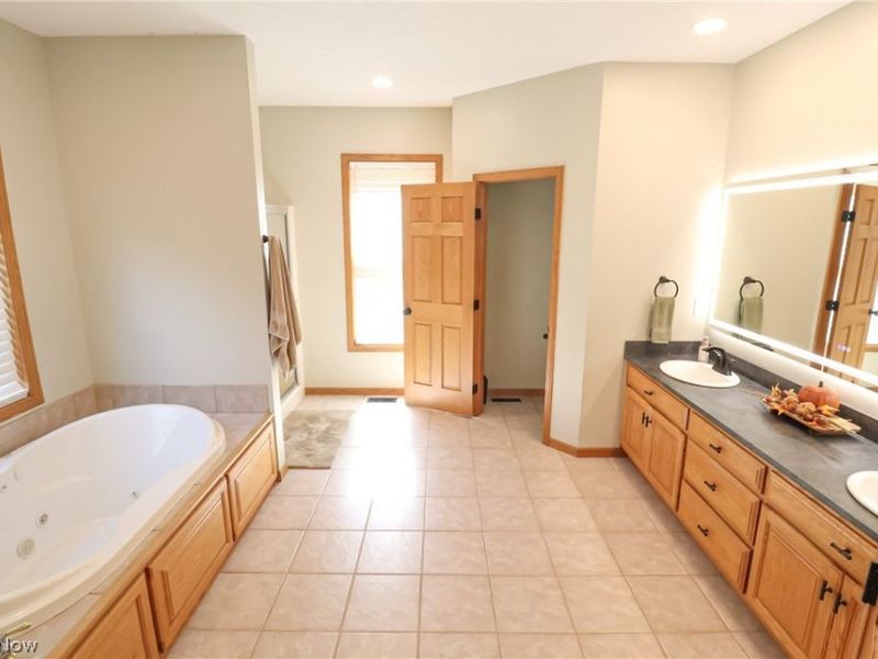2303 W Steiner Road, Burbank, OH 44214 Photo 10