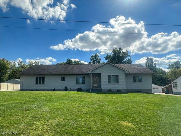 419 Secrist Lane , Girard, OH 44420