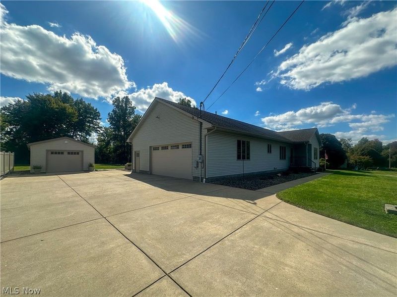 419 Secrist Lane, Girard, OH 44420 Photo 2