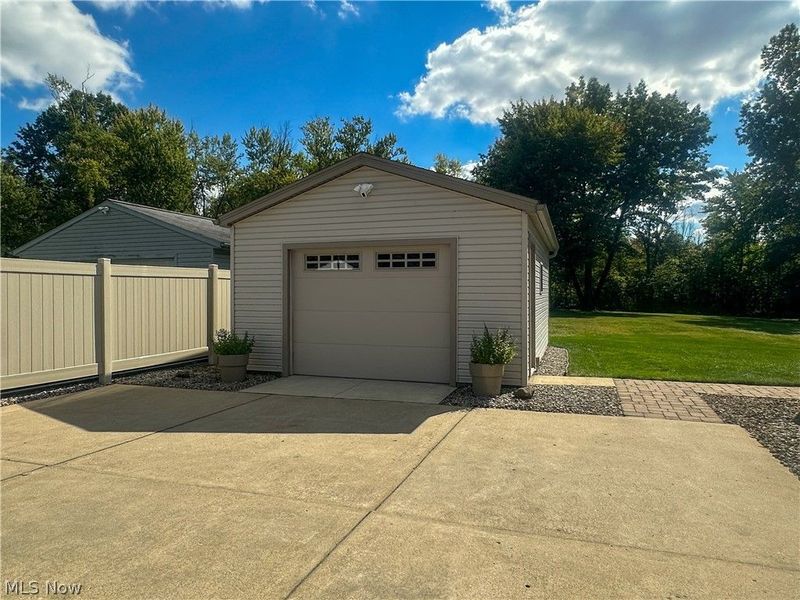 419 Secrist Lane, Girard, OH 44420 Photo 3