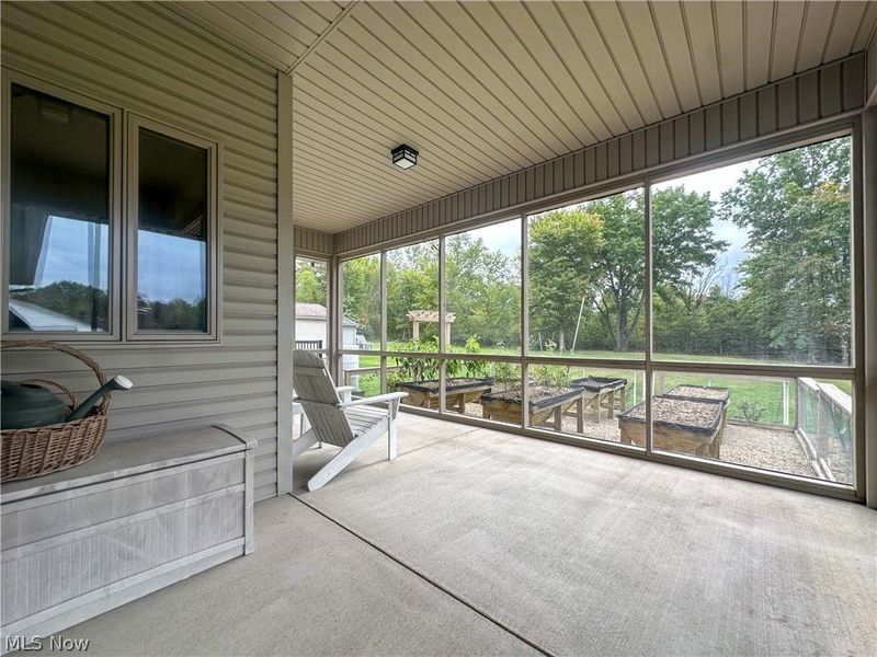 419 Secrist Lane, Girard, OH 44420 Photo 8