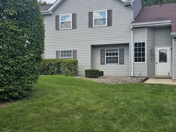56 N Victoria Lane , Unit C, Streamwood, IL 60107