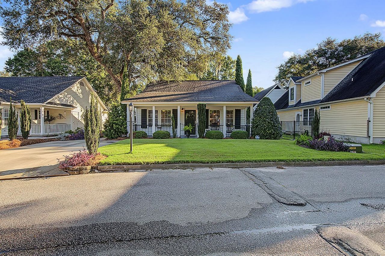 4273 Brook Dr. Photo 1