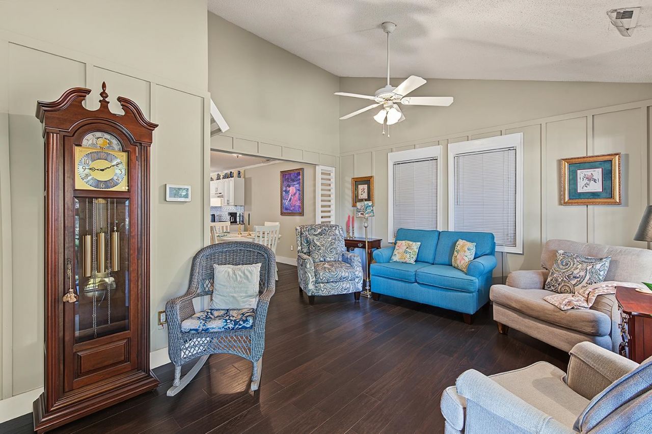 4273 Brook Dr. Photo 10