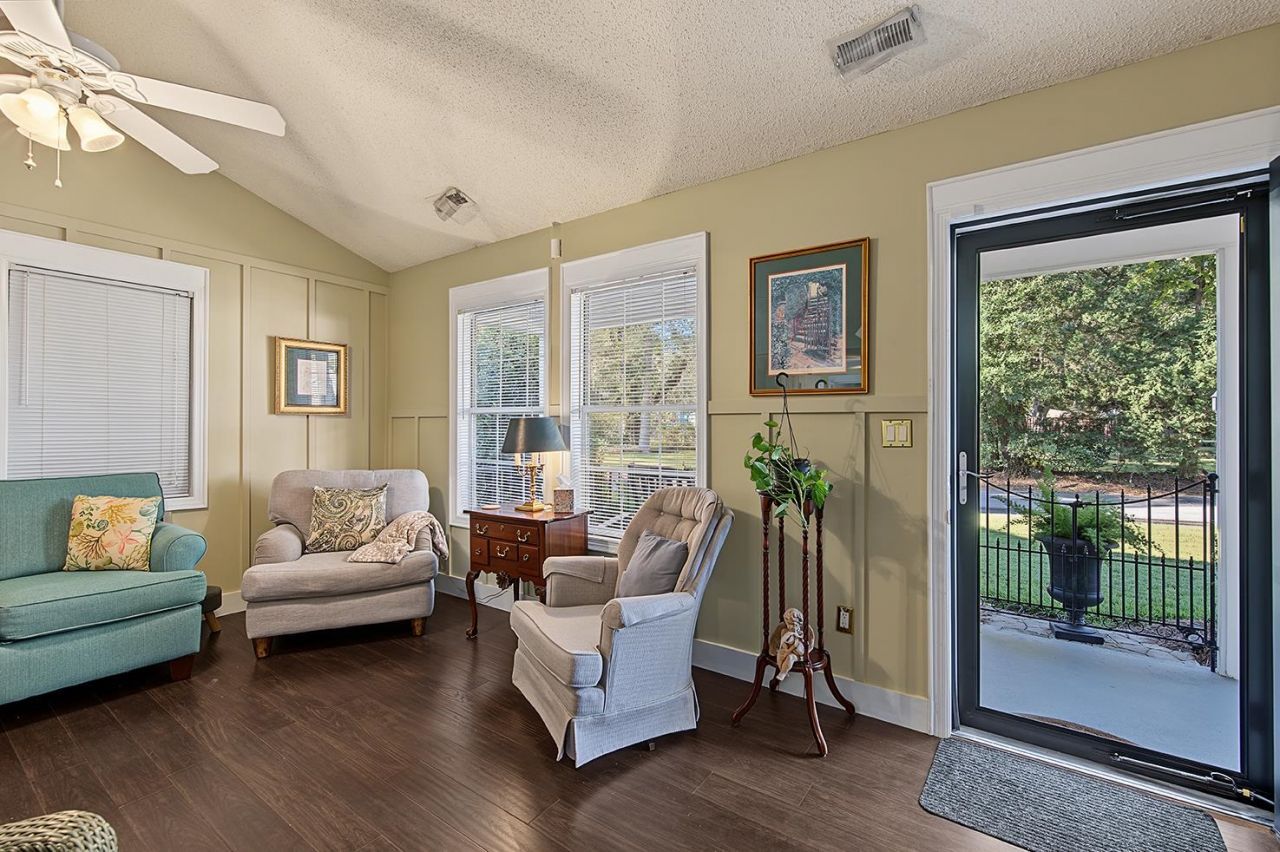 4273 Brook Dr. Photo 11