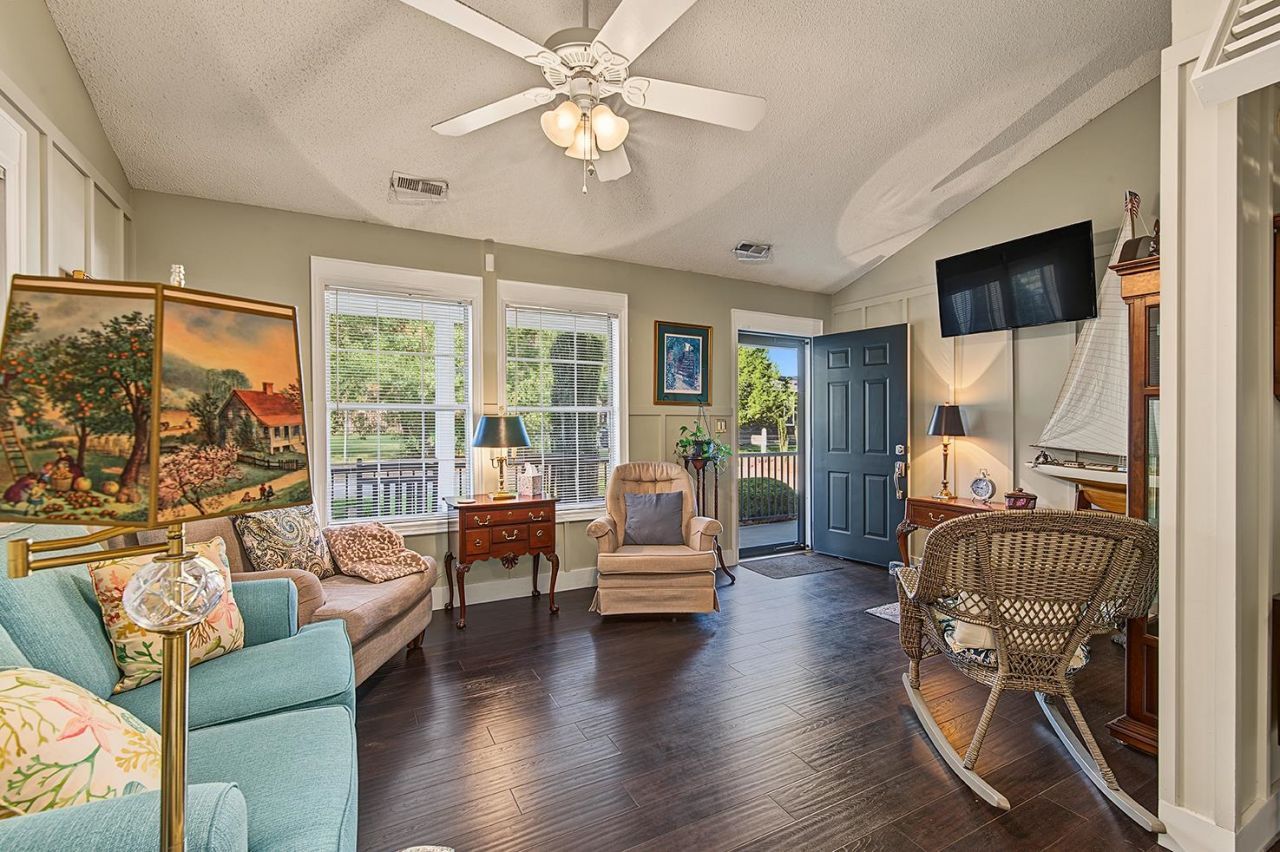 4273 Brook Dr. Photo 12