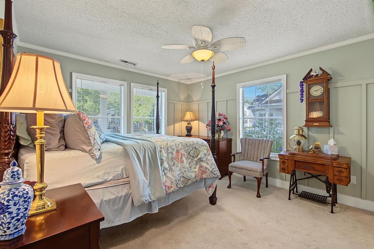 4273 Brook Dr. Photo 15