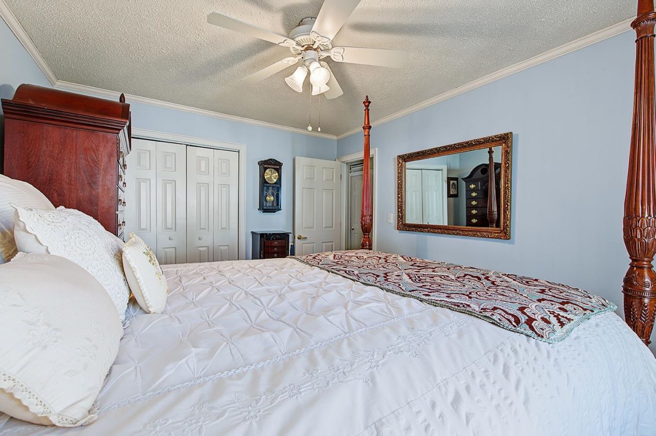 4273 Brook Dr. Photo 29